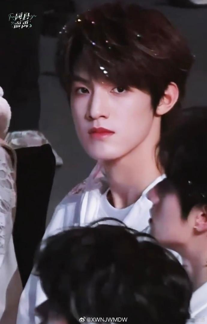 张泽禹凉买摇张泽禹cha凉买摇张泽禹总是能在每个角色中找到独特的韵味，眼神的变化