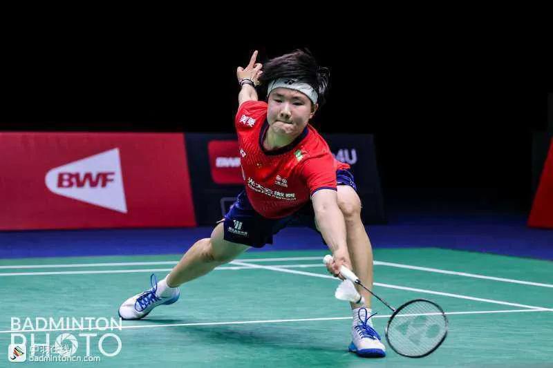  五号种子何冰娇   18-21、21-19、21-17   逆转印尼选手普特里