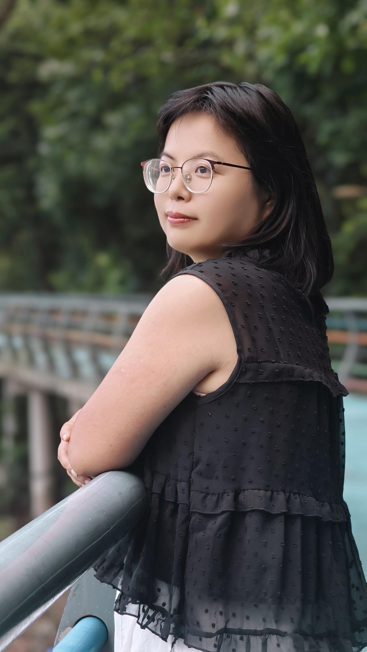 四十岁女人混到了最高的境界：

没人问

没人管

没人联络

没人聊天

没人