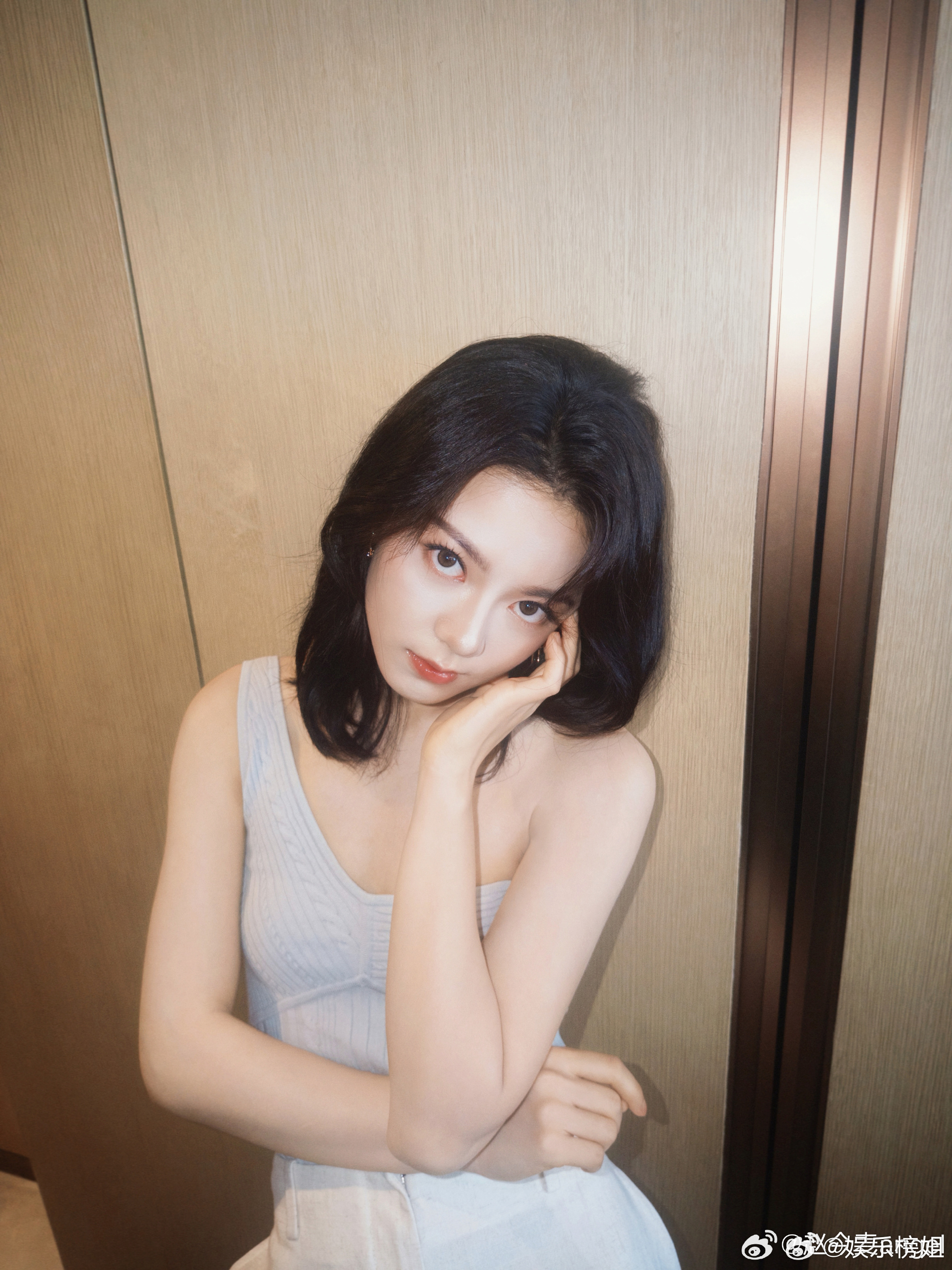 赵今麦纠结了半天怎么排版 姐姐的美照怎么排版都好看，这组照片看着对我眼睛很友好[