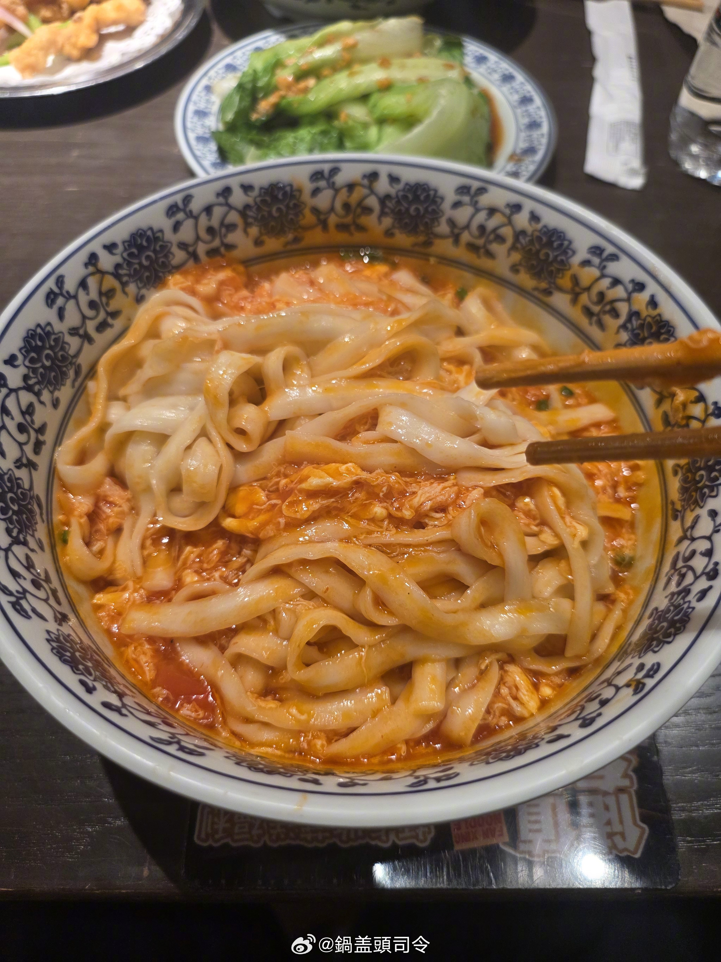 来万象城吃了个面，结果出来时候停车场堵了半小时，下午还有大事要办，差点要迟到！ 