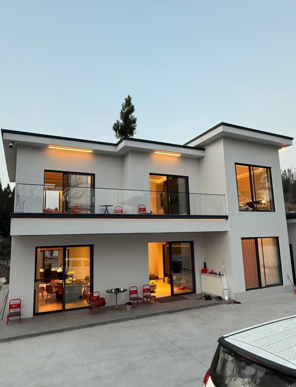 农村自建房别墅实景（一）

第一款:简洁、漂亮的两层现代风别墅，落地效果确实很不