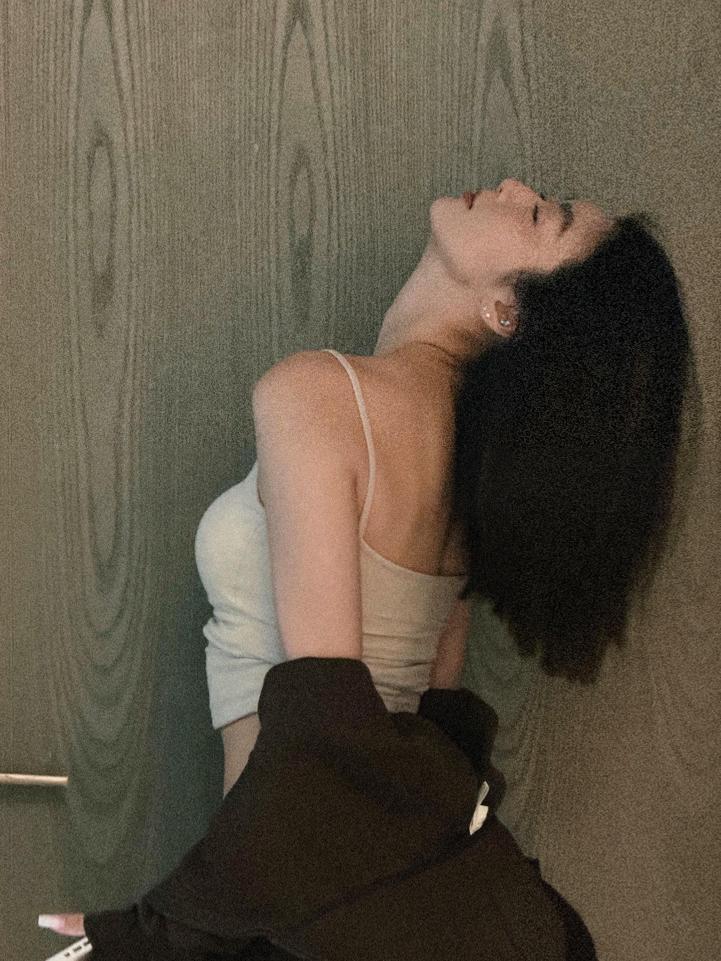 终于知道大家为什么都爱练背了 空暇之余要把健身捡起来了 就是冬天健身太...