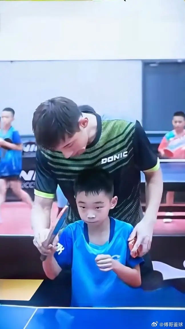 张继科带课一个半小时25元真的挺意外，曾经叱咤赛场的大满贯张继科，现在乒乓球课一
