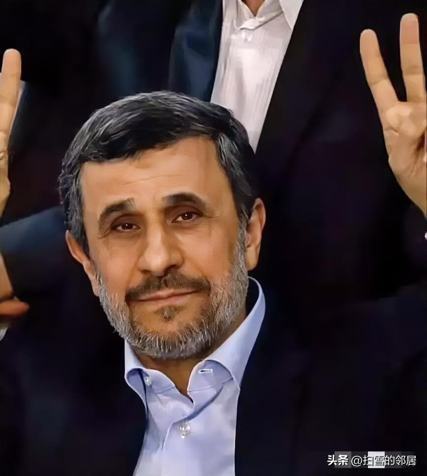 两个重磅消息，一个是伊朗革命卫队宣布向林肯号航母发射四枚导弹。一个是伊朗前总统内