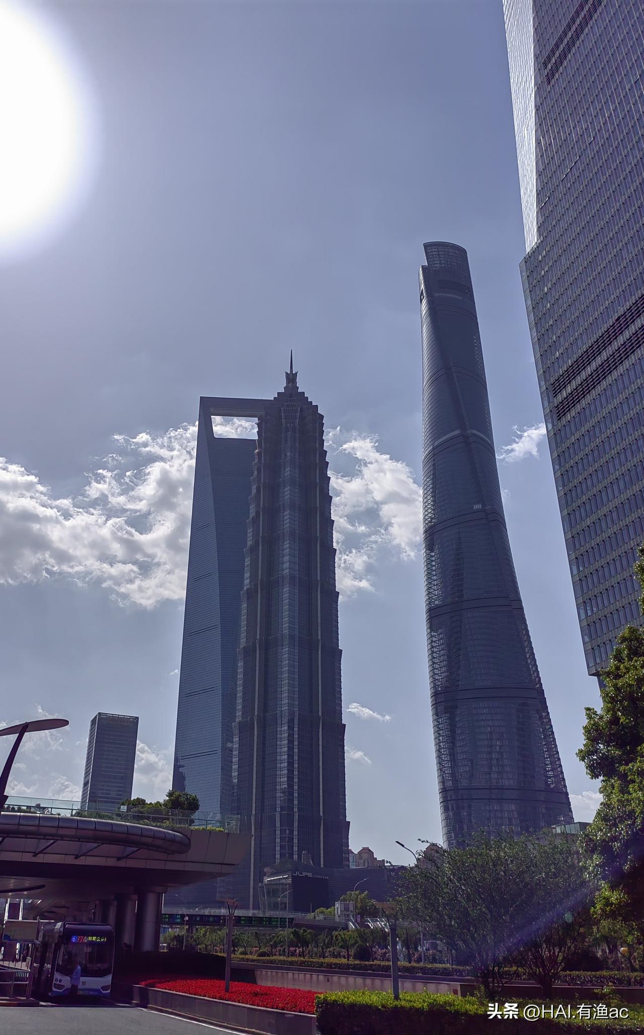 中国大陆只有三座550米以上的高楼，上海中心大厦列第一位

根据截至2025年8