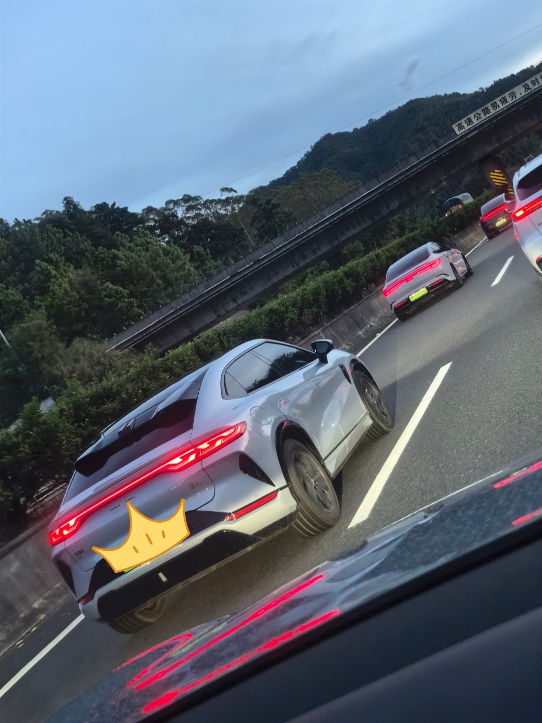 我单方面宣布，比亚迪尾灯真的好看，尤其是宋 L EV 真的是绝绝子。 ​​​