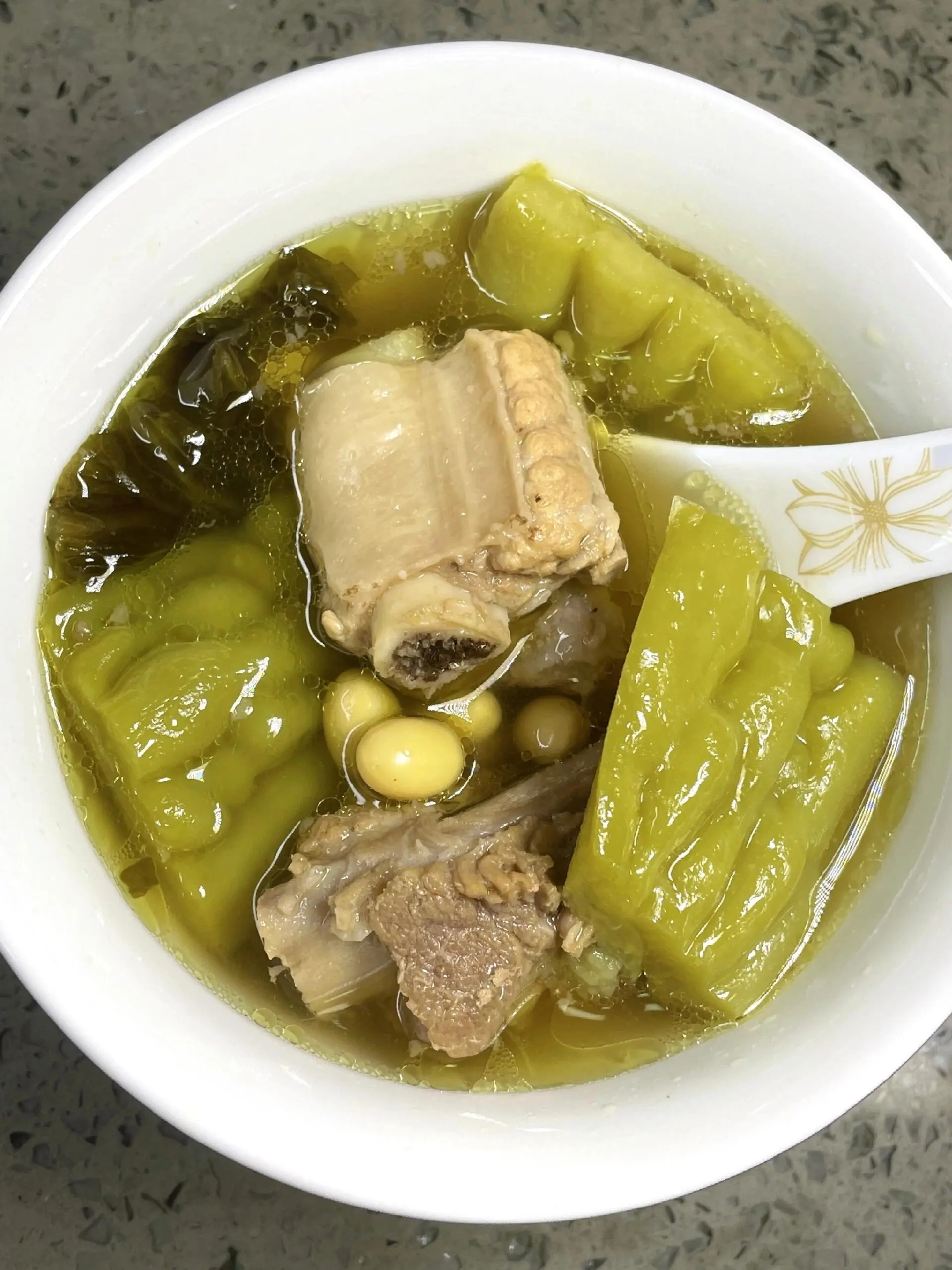 苦瓜排骨汤，夏天的消暑靓汤家常菜