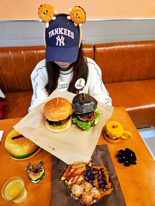 青岛极品汉堡🍔！！！好好吃😋！！！