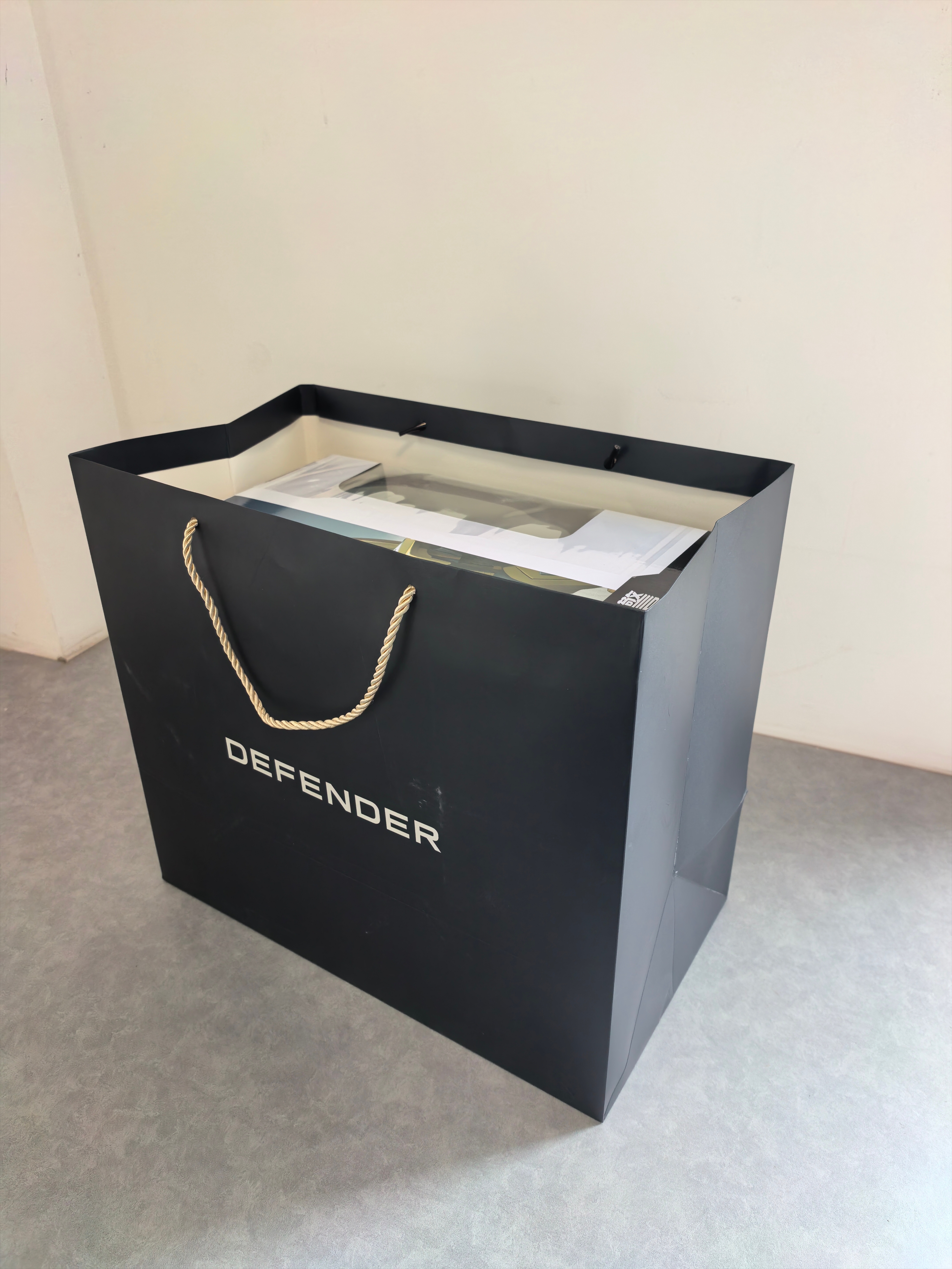 路虎卫士大家应该都很喜欢吧？随便说句话，抽了它！ 