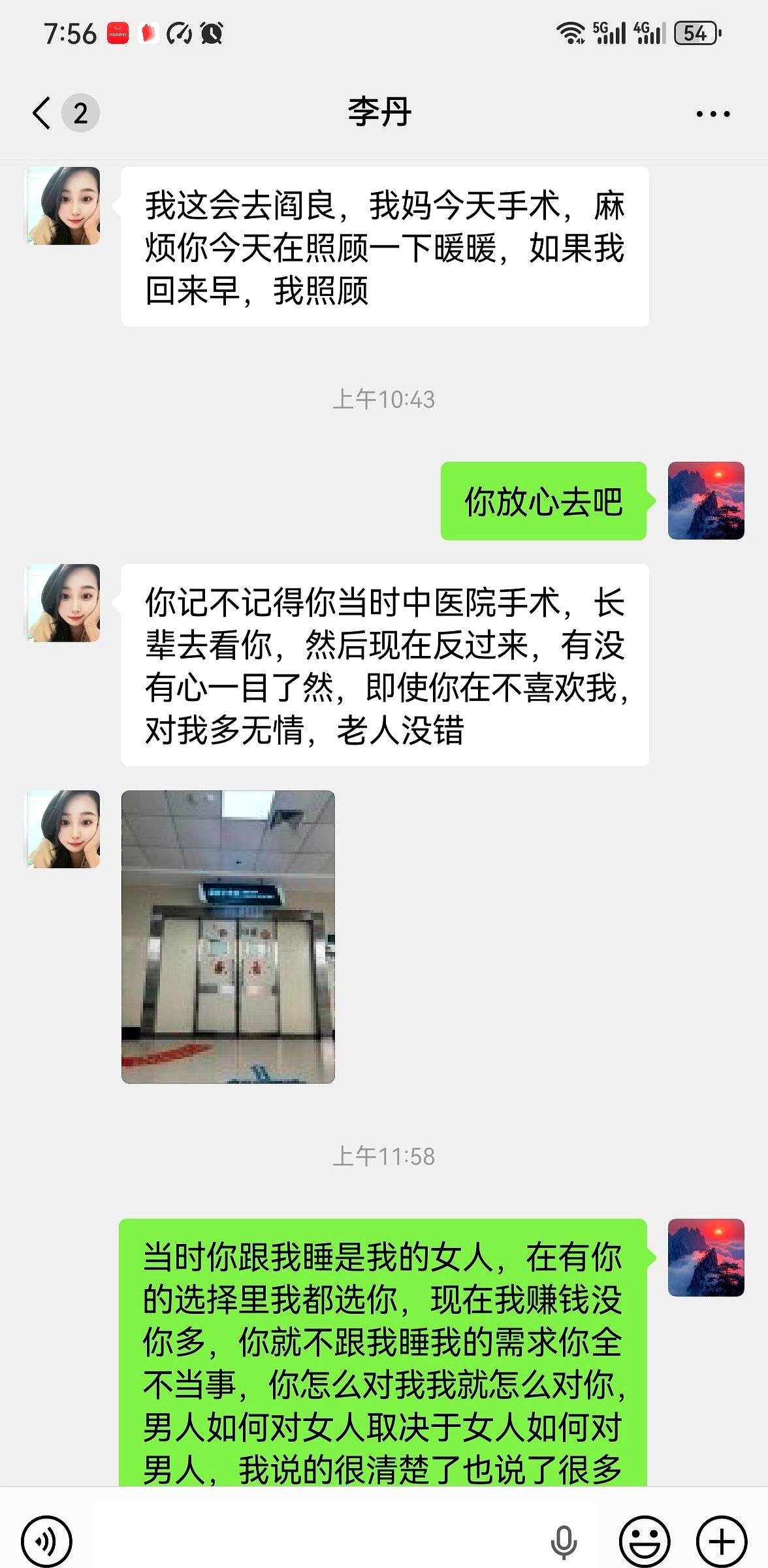 人到中年，你有没有发现，两口子过日子越来越像“室友”？
白天各忙各的，晚上回家，