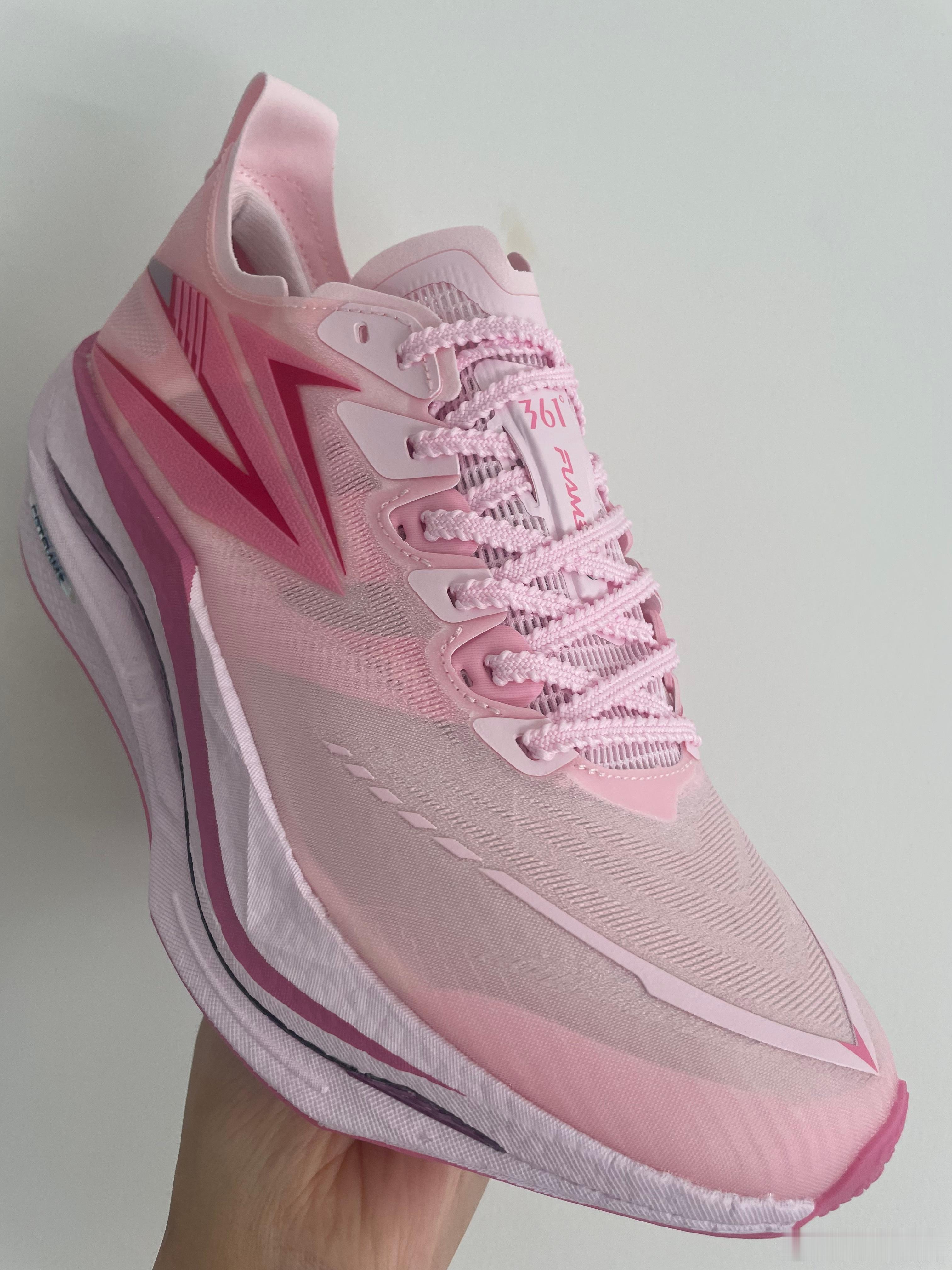 【361°飞燃5  天生软弹 全程高能】很多跑者一定对度子家的飞燃系列跑鞋充满好