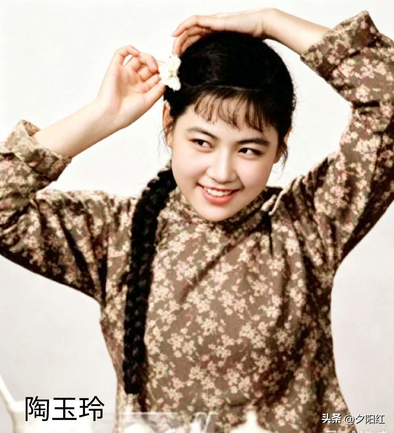 中国银幕上最出色的两位“嫂子”专业户，一位是五六十年代影片《霓虹灯下哨兵》里的春