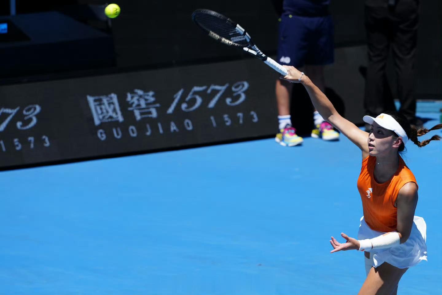 澳网因暑热暂停比赛 由于高温天气，澳大利亚网球公开赛不得不暂停部分比赛。目前，三