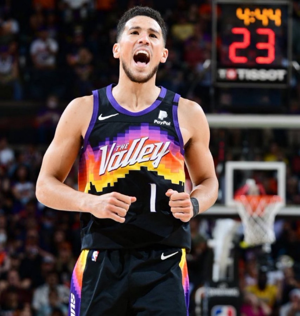 德文·布克谈对雷霆队的裁判判罚“这对这项运动的诚信有害。如果他们不被追究责任，人