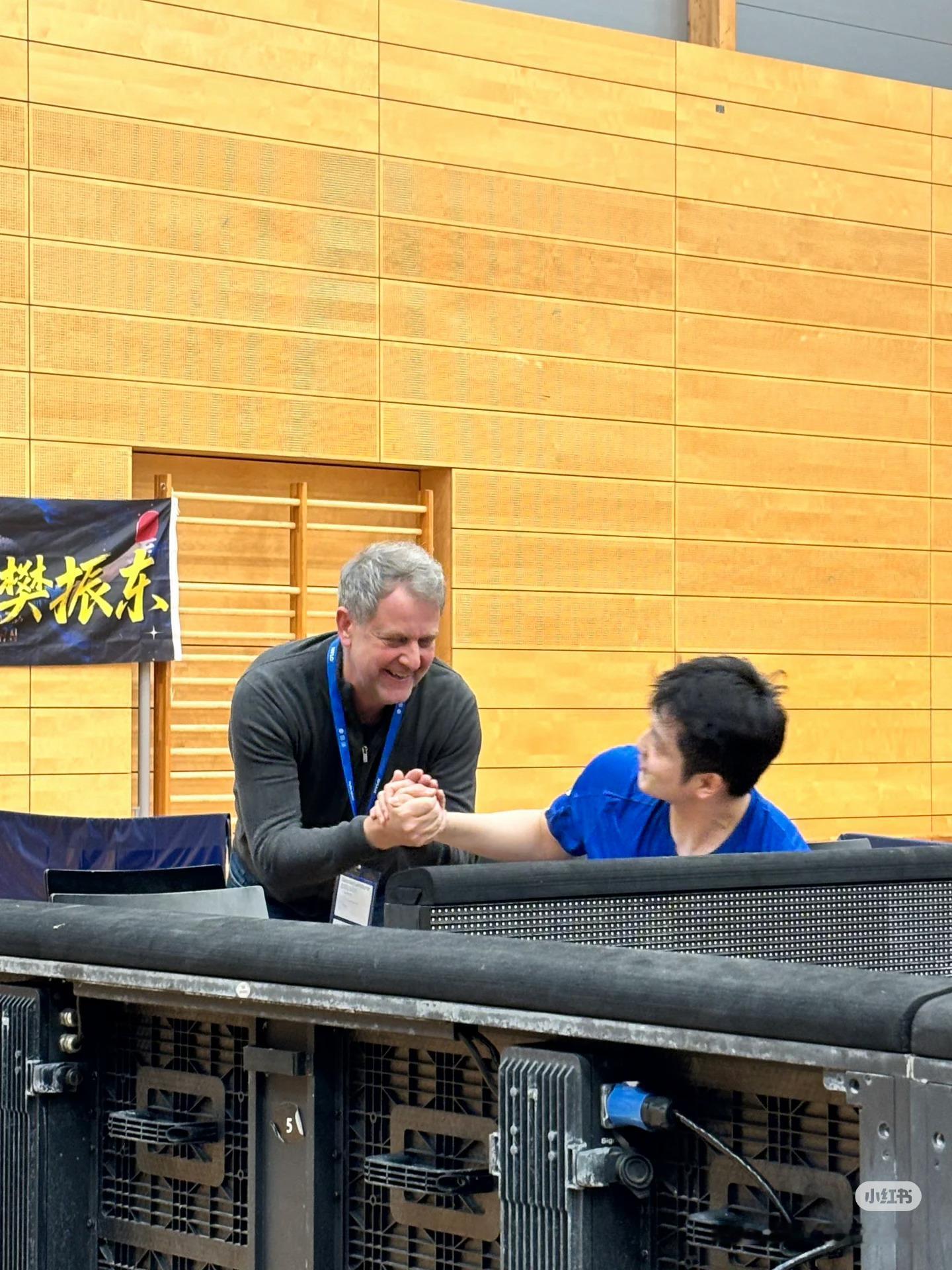 微博年度能量人物樊振东是首位超级金满贯得主 上天啊我许愿我立刻马上变成老头和樊振