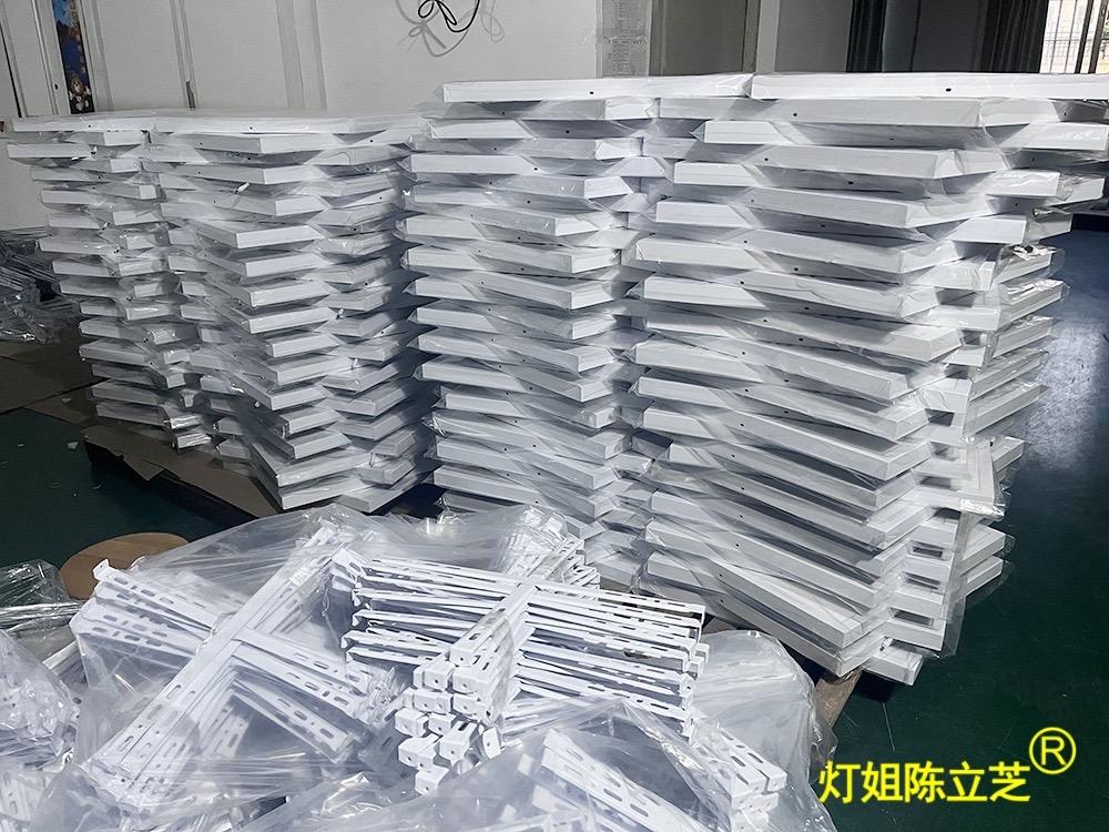 陈立芝写日记的第605天：12月11日 周三 晴
清晨五点醒了就直接起床，直到将