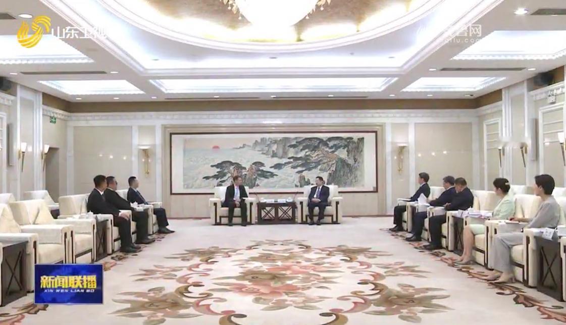 7月10日，山东省领导在济南会见了沃尔玛全球政府事务副总裁刘墨翰一行。会见后，双