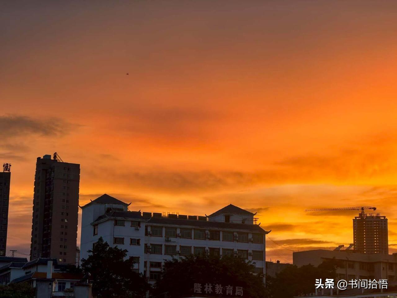 毛主席说：“一个人能不能当领导，不在于他能力有多强，而在于他能不能把复杂的问题简