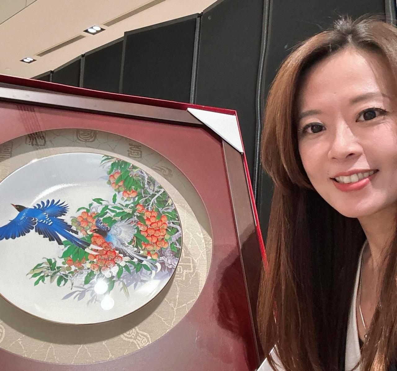 国民党美女发言人江怡臻今（20日）在脸书发文表示，今天「国民党和民众党主席高峰会