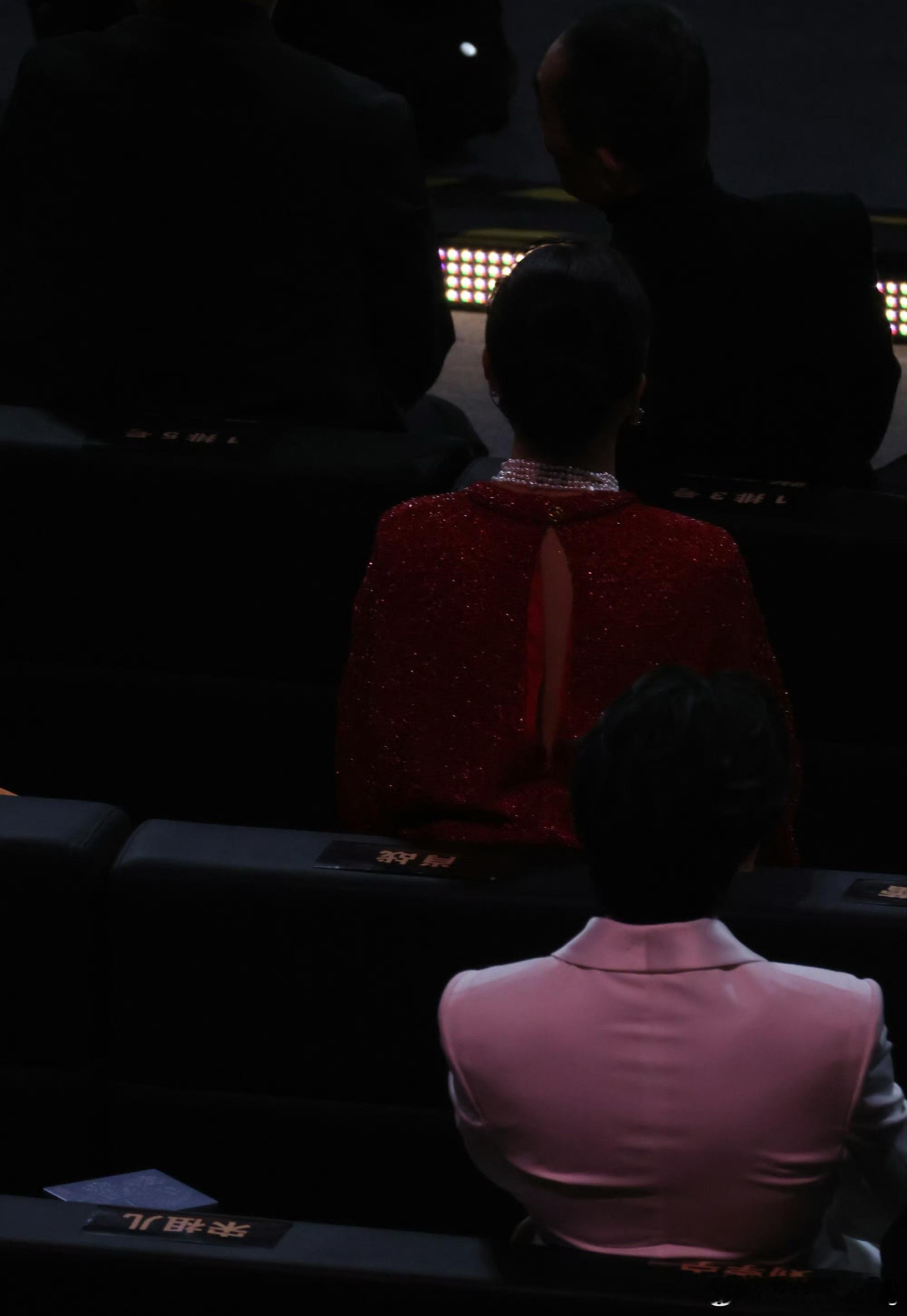 啊…辛芷蕾坐了他的位置