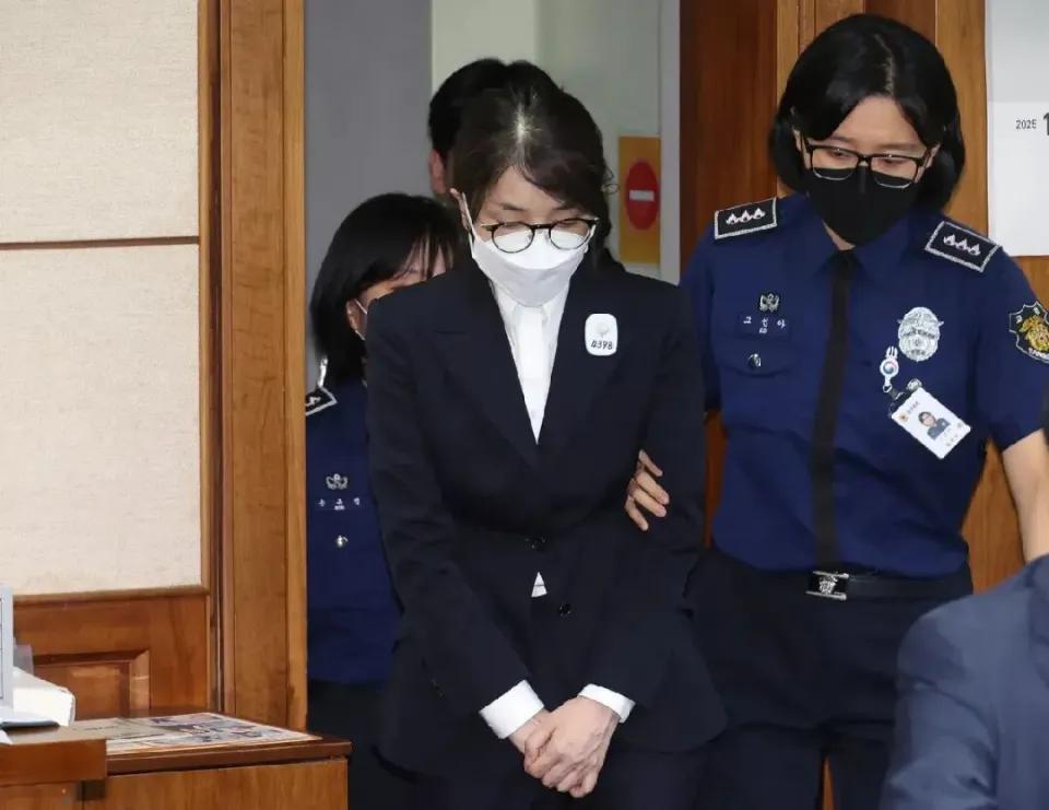 "金建希凶多吉少。"

韩联社5月15日爆了个大料：韩国金建希案特检组在首尔中央