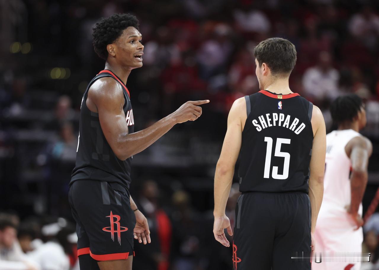 伊森的意外受伤，反而让谢泼德迎来首发良机！
在上一场火箭对阵开拓者的比赛中，伊森