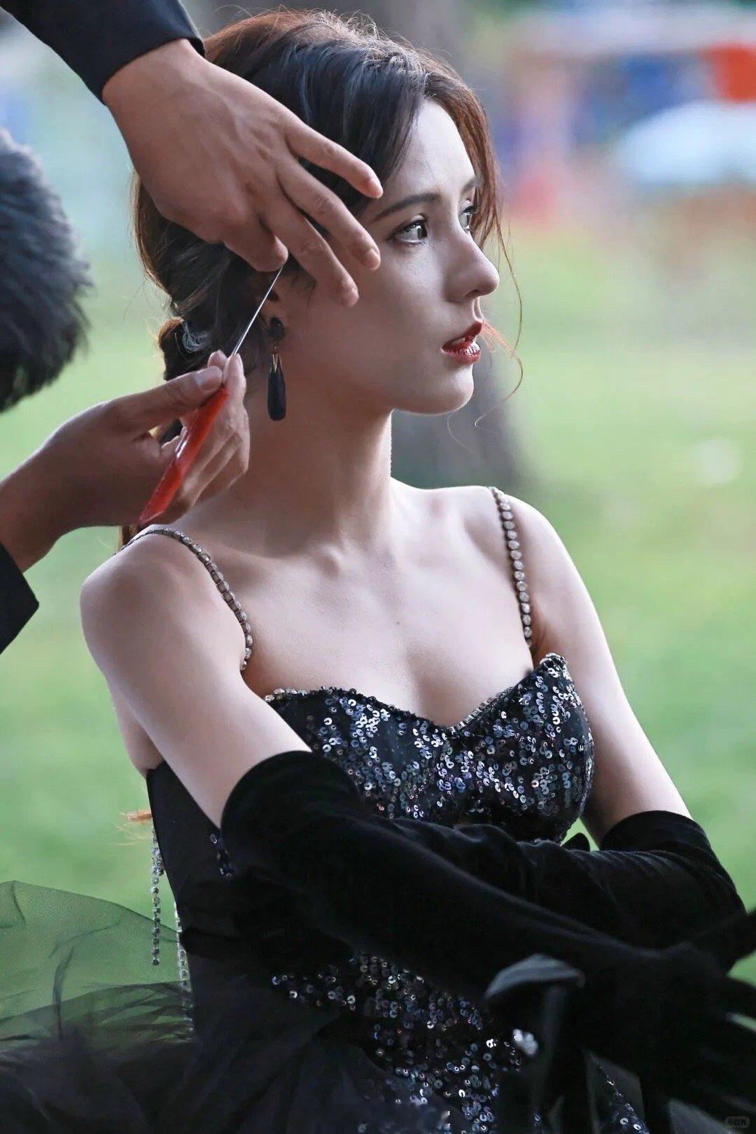 #张予曦生图#张予曦的生图是真的好美呀，这优越又立体的五官让人看了很着迷呀，可要