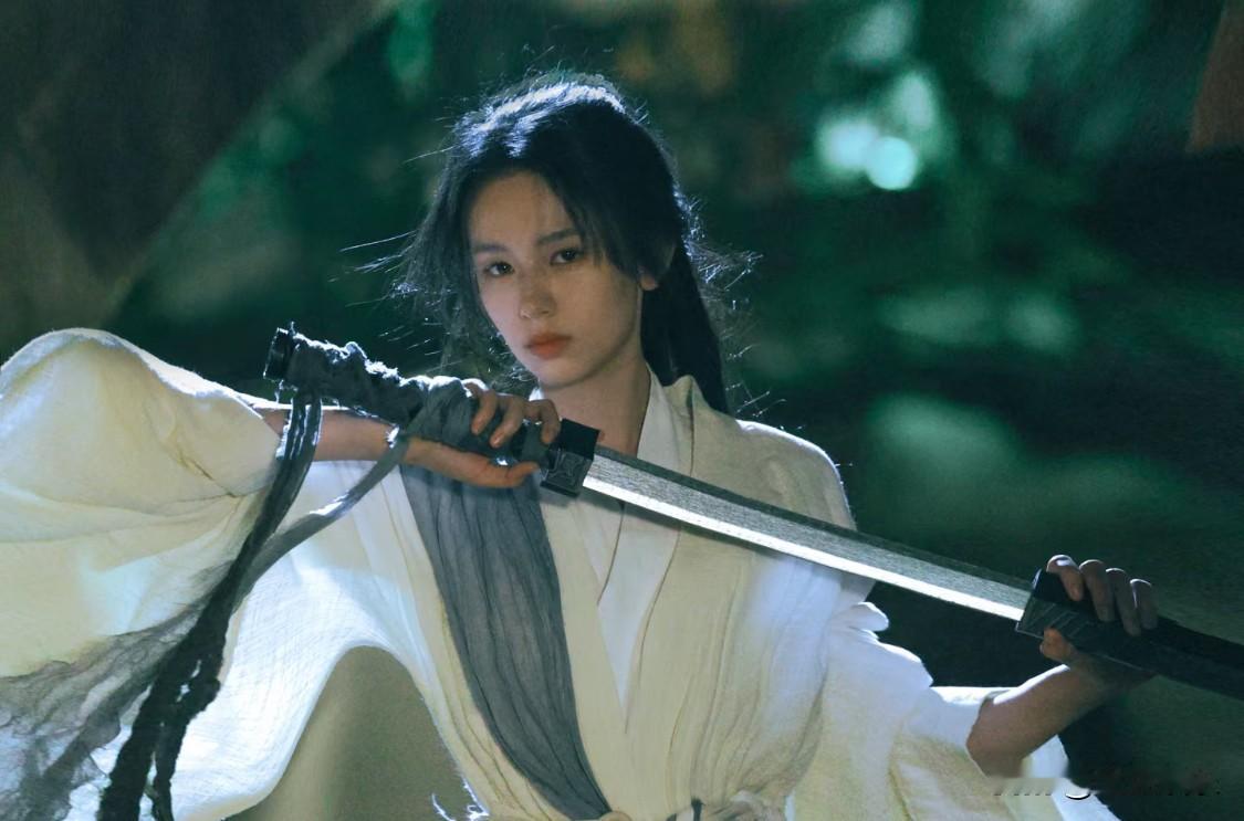好有早期武侠片的味道！周也真神！太爱了！大家都来看锦月如歌呀！周也