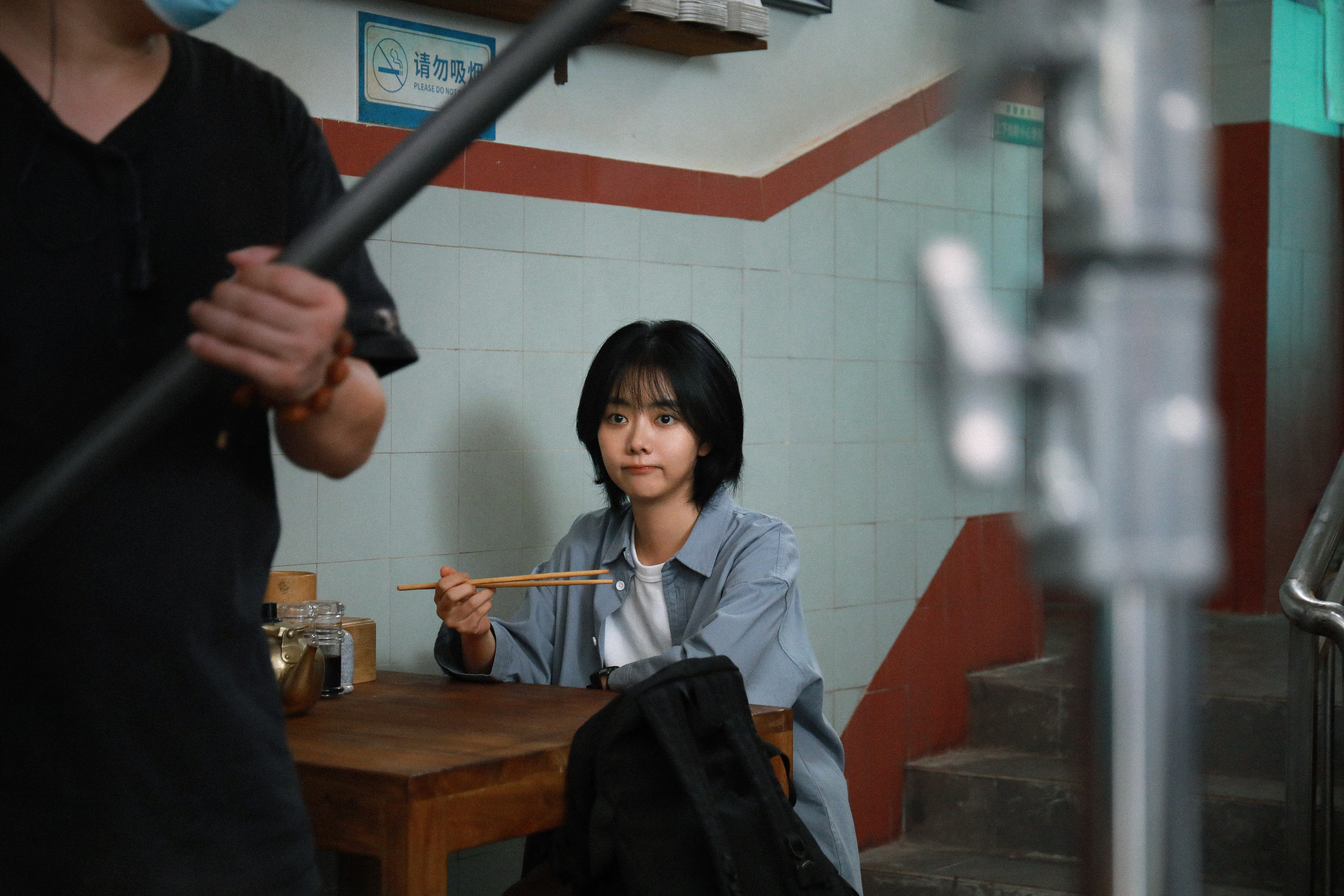 #谭松韵[超话]#  🎬 #谭松韵再见李可乐# 回忆通过光影浮现，聚焦拍摄中的