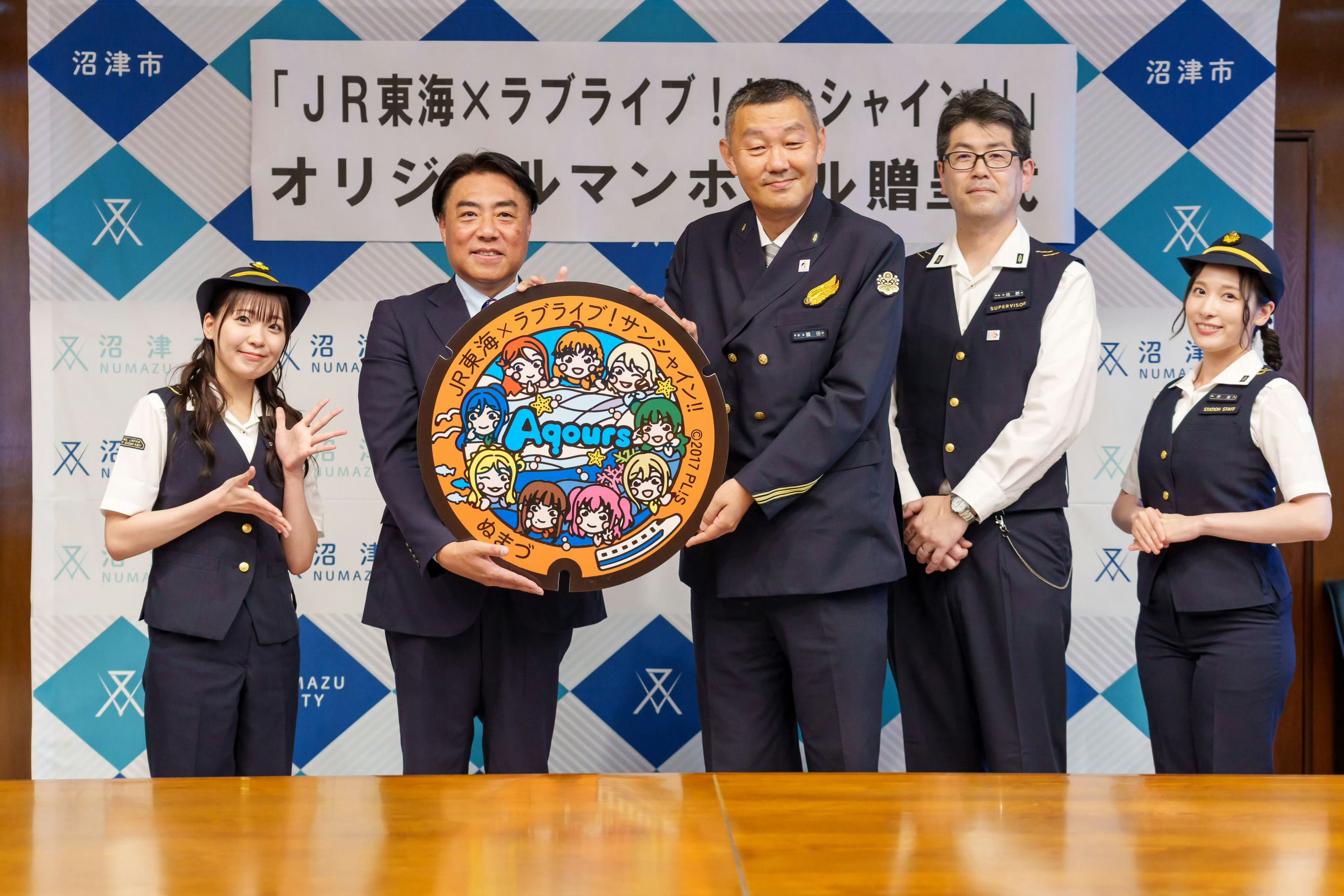 新的水水井盖完成了 今年是杏夏站长伊波杏树齐藤朱夏Aqours／オリジナルマンホ