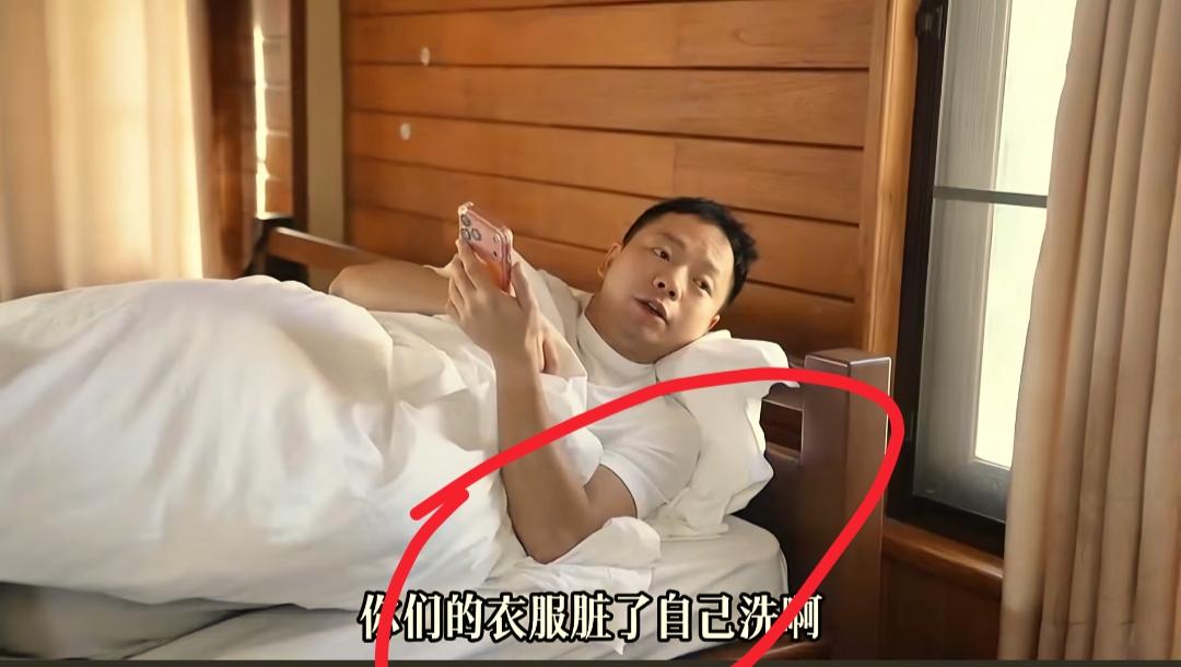我开始有点理解型男了！这样松弛通透的育儿方式，谁会不认可？
不仅是因为放手让娃吃