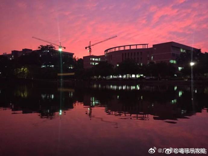 【广州火红色晚霞】今天你看到的天空是什么颜色？晒一晒你拍到的晚霞吧