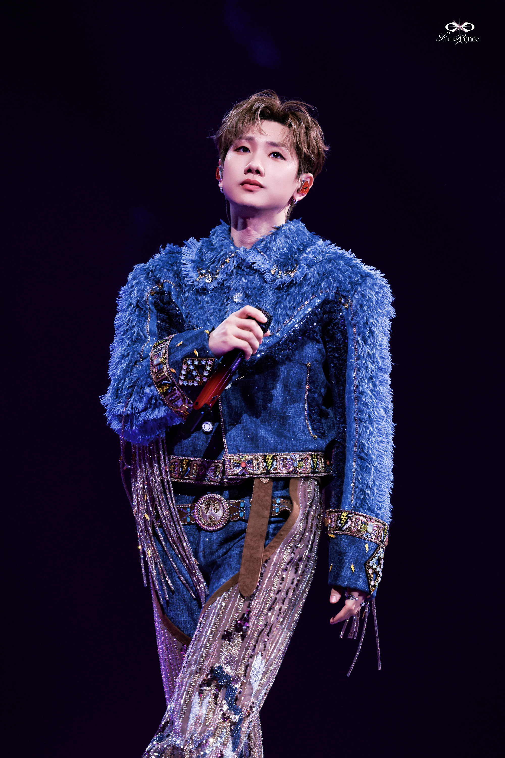 汪苏泷在演唱会上抱了妈妈舞台再耀眼，也抵不过一个拥抱的温度。汪苏泷把最软的心意给