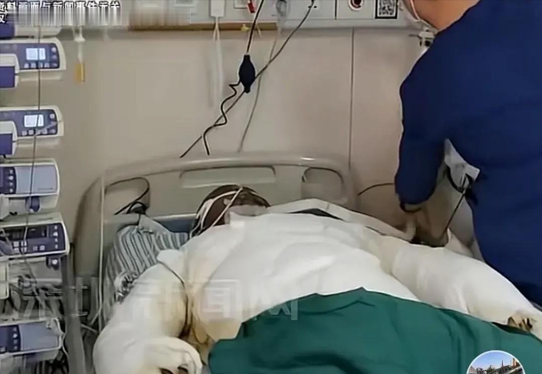 广东东莞，一男子在家通厕所，被疏通剂溅到头脸却未重视，仅简单冲洗。不料一小时后发