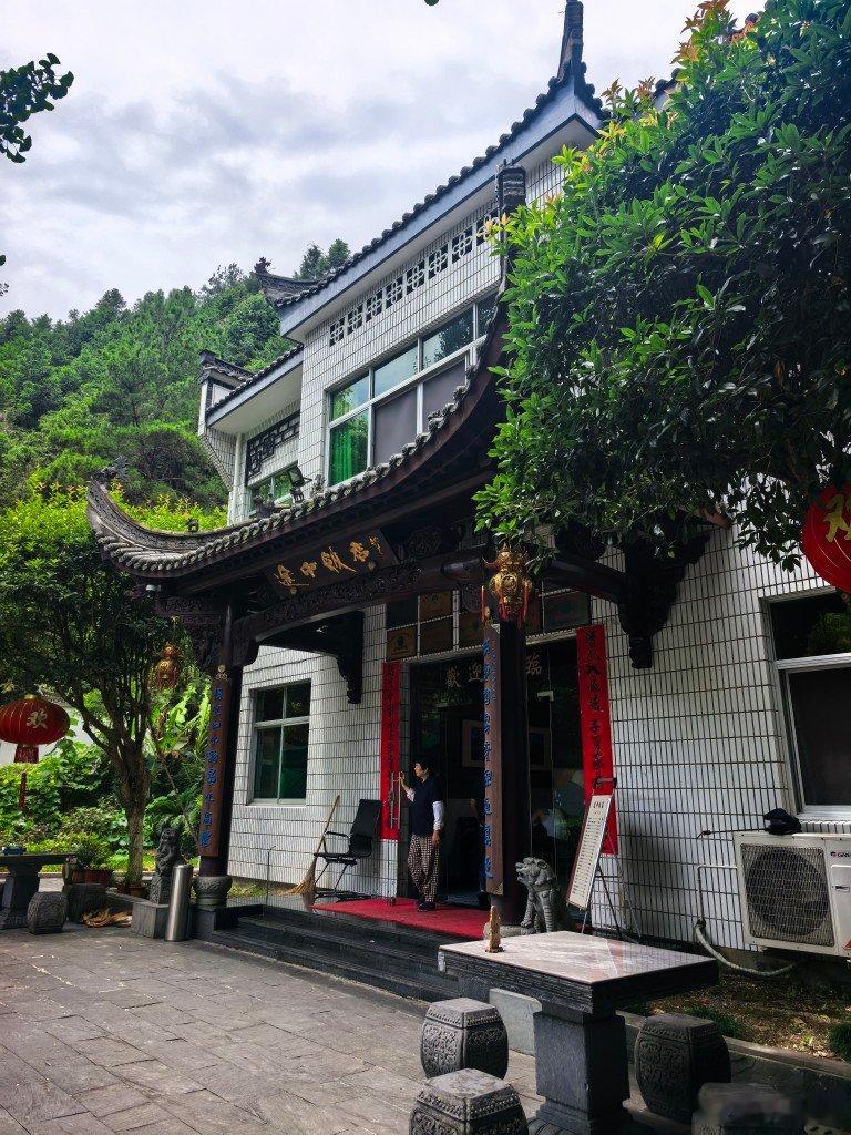 早上七点出门，开了五个小时，就是想要吃这口鸡汤，鸡汤还是昨天预约的山上的溪水养鱼