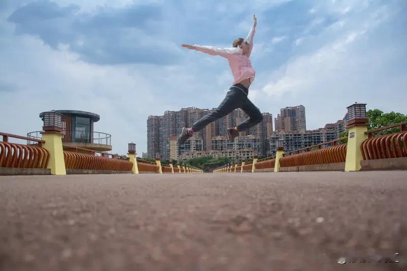 管住嘴和迈开腿，哪个更难还真不好说。对我而言，管住嘴简直是“地狱难度”。美食的诱