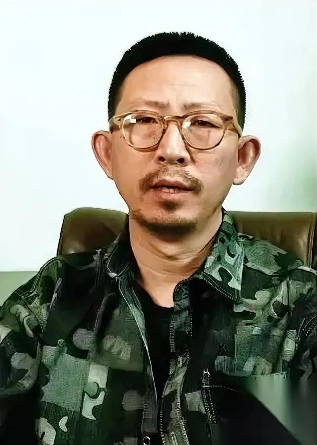 丁太升又开炮了

对准了华晨宇

这话一出直接炸了半个粉圈，有人骂他蹭热度，有人