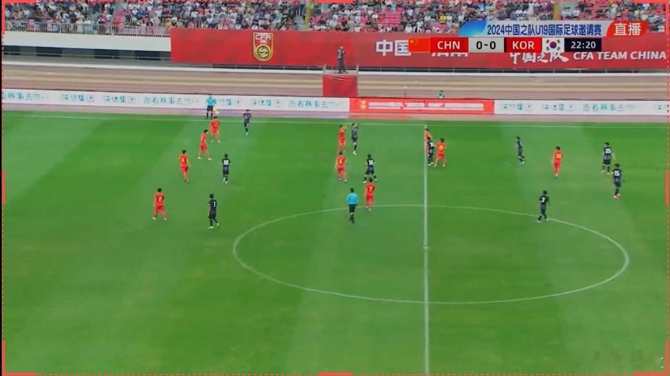 U19踢了25分钟，实际站位和官方给的首发是不一样的。关键点在于右路玉苏甫和毛伟