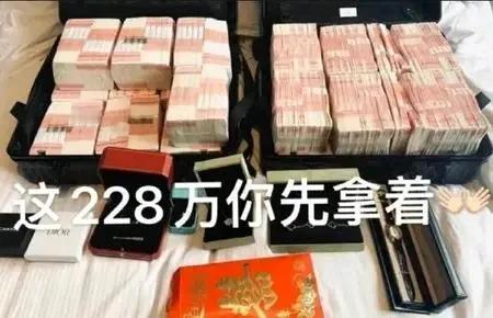 原来上班觉得闷，现在可愿意上班啦，坐下就开心的不行！坐一天。