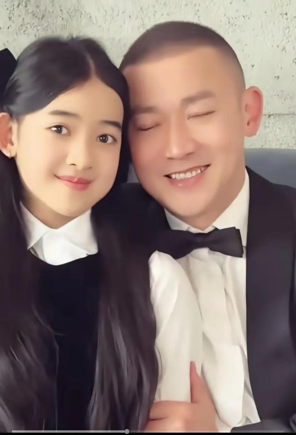 聂远的女儿一晃就长大了，非常漂亮的一个女孩，长得很像她的爸爸，一看就是个乖巧懂事