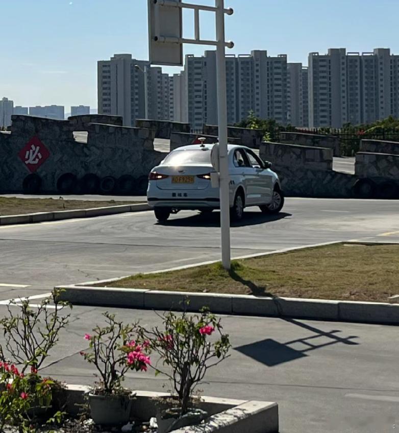 #高考完和妈妈一起报驾校了#高考完和妈妈一起报驾校，两个人打赌，谁先拿下驾照，就