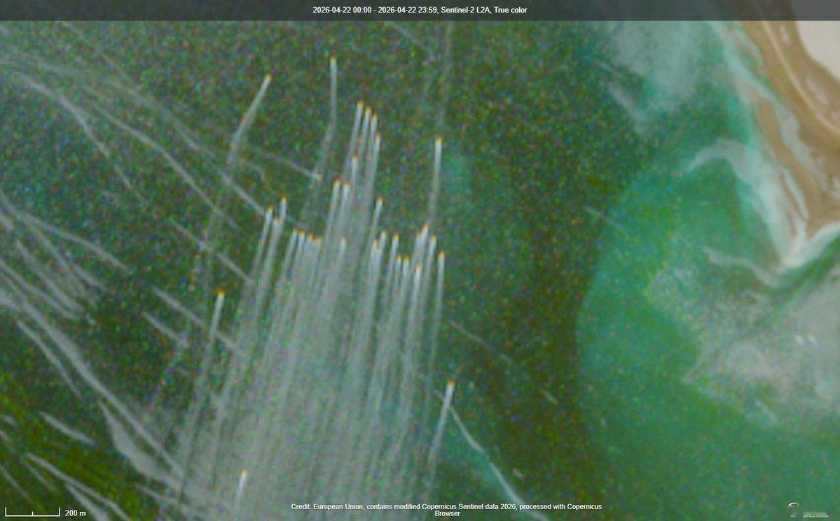 🇮🇷 尽管特朗普声称伊朗海军“已被彻底摧毁”，但卫星图像显示，伊朗伊斯兰革命