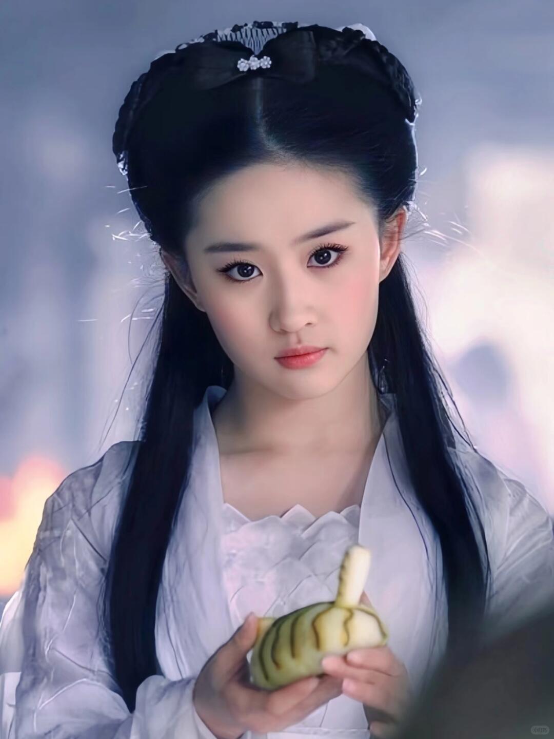 截至2026年5月19日，刘亦菲核心动态：海外顶奢连轴转+新广告刷屏+无新剧官宣
