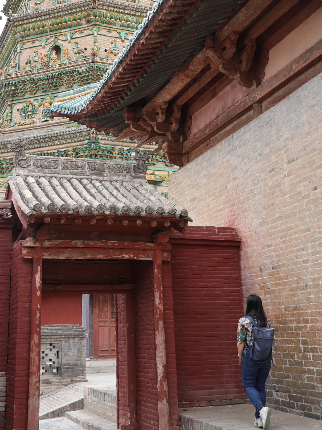 为了一睹这座明代琉璃塔，我飞了一趟临汾