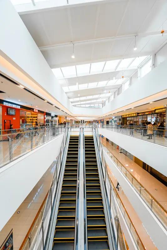 如今，大型商超的经营状况着实每况愈下。传统实体商超生意惨淡，究其根源，或许在于“