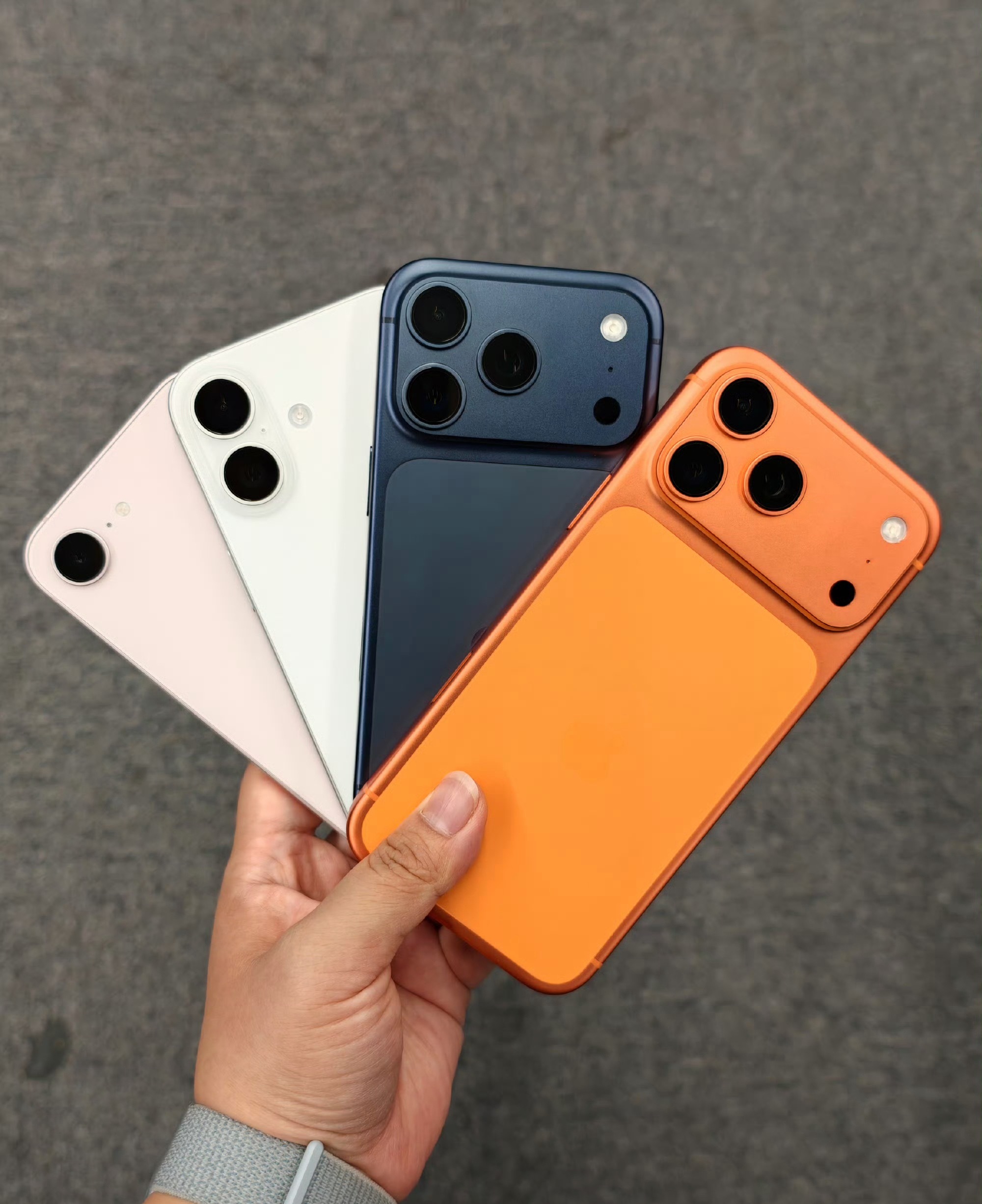 iPhone17国内销量曝光刚刚刷到，苹果iPhone 17系列销量突破4000