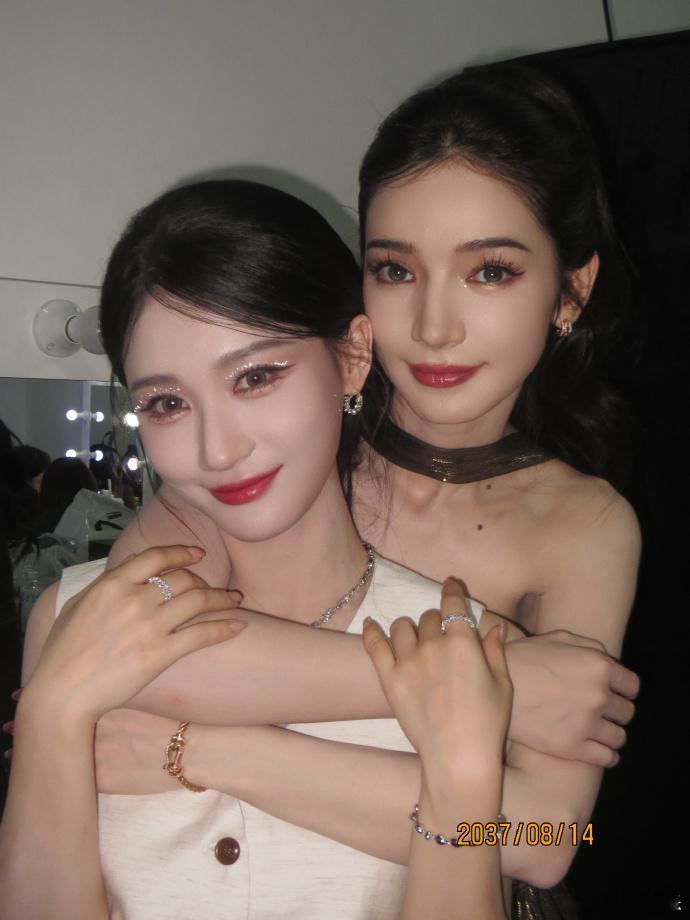 代斯发了2张和何宣林的合照代斯发了15张浪姐合照 阿斯匹林放饭 何宣林和代斯这两