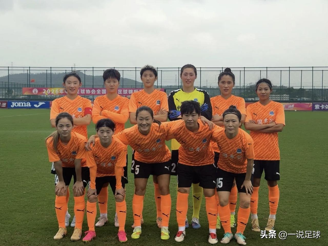 武汉江大女足晋级女锦赛八强！

昨日，经过三场小组赛的角逐，武汉江大女足以2胜1