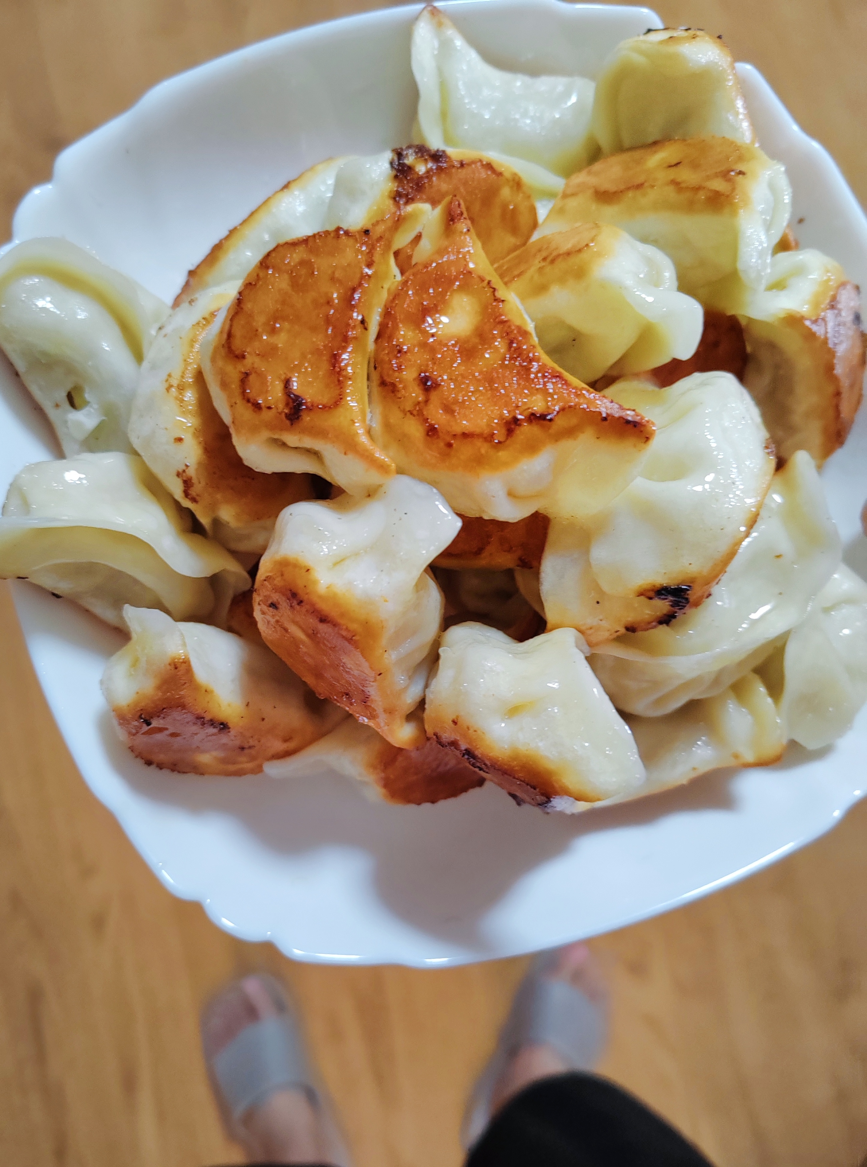煮一锅，煎一锅，开吃！🥟 